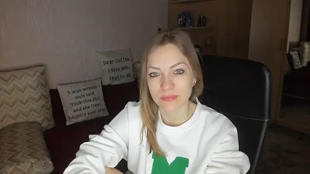 Tiffany Bates online show from January 13, 3:01 am