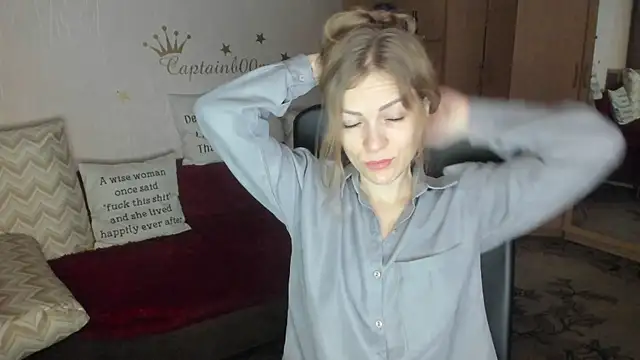 Tiffany Bates online show from October 28, 3:12 am