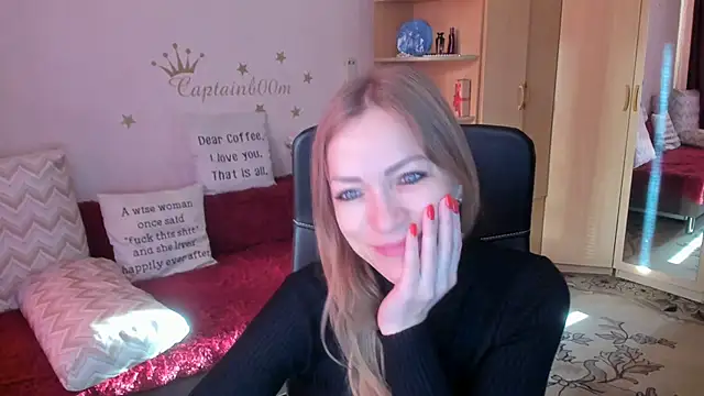 Snapshot of Tiffany_Bates chatting on October 4, 4:29 am Tiffany Bates online show from October 4, 4:29 am