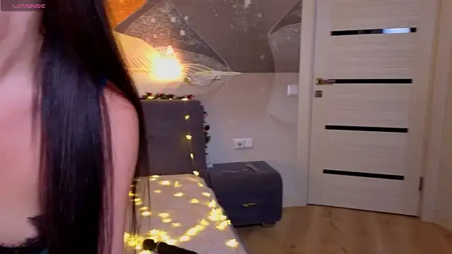 MilaYumi online show from February 6, 8:29 am