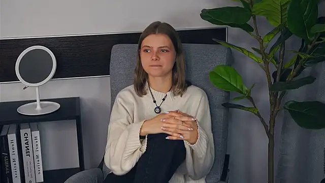 JeanieHelget online show from September 29, 8:41 am
