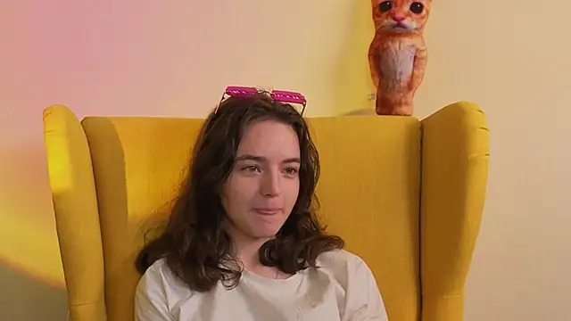 TarahCayne online show from October 4, 8:09 am