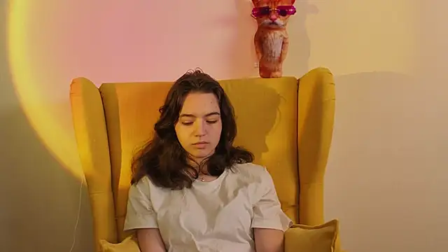 TarahCayne online show from October 3, 8:08 am