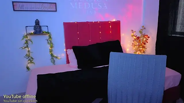 pequitasmedusa9 online show from October 20, 6:22 pm