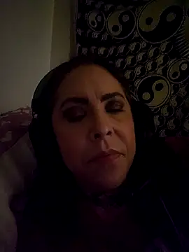 Queenbz1979 online show from October 24, 6:42 am