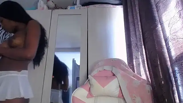 Nahomyyy online show from April 10, 2:01 pm