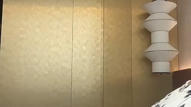 Roriann online show from April 2, 4:21 am