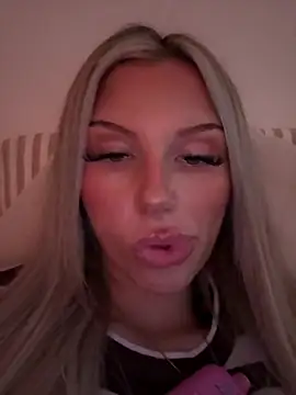 blondeeee online show from July 21, 3:57 pm