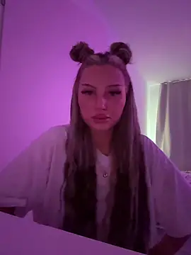 blondeeee online show from May 28, 4:49 pm