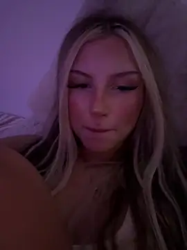 blondeeee online show from May 27, 4:48 pm