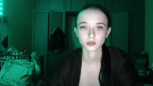 Emilia Light online show from April 9, 6:02 pm