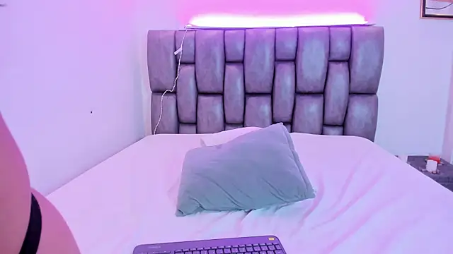 Violet Anders online show from December 20, 7:51 pm