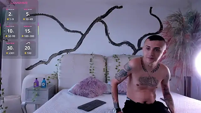 CharlotteAndSimon online show from October 11, 12:30 pm