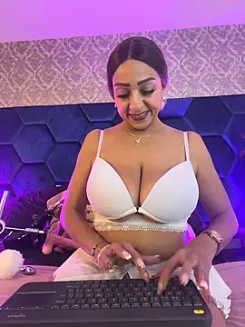 Angelina Roa online show from May 13, 4:24 pm