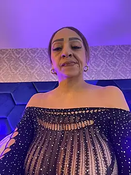 Angelina Roa online show from May 11, 4:04 pm