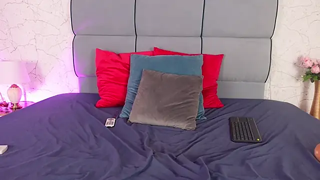 AngieBrookk online show from December 5, 9:21 am