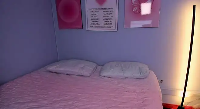 KathiaSaenz  online show from December 23, 4:27 am