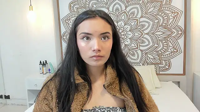 Daphne Nicolle online show from October 6, 12:33 pm
