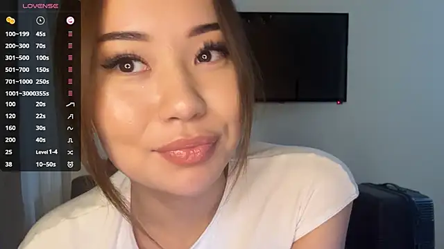 Ur neighbor Kira online show from May 28, 3:21 pm