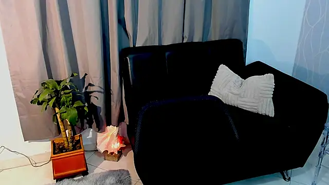EmilyValk online show from September 28, 1:12 am