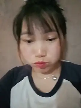 min-xinh online show from May 18, 8:09 am
