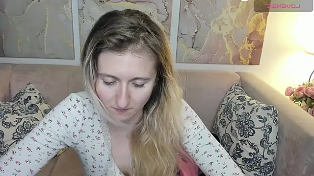 CamillaDreamer online show from May 15, 8:00 pm