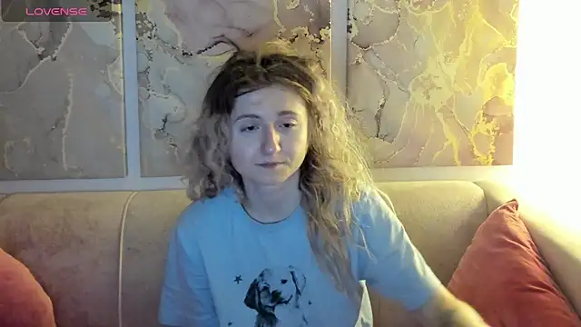 CamillaDreamer online show from May 9, 10:45 pm