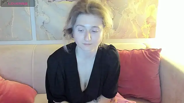 CamillaDreamer online show from May 4, 12:47 am