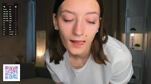 AnnaleeJennie online show from October 4, 4:18 am