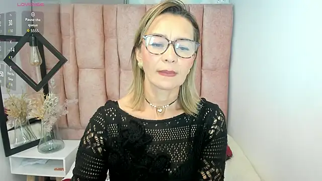 Issa Milf   online show from May 25, 1:32 pm