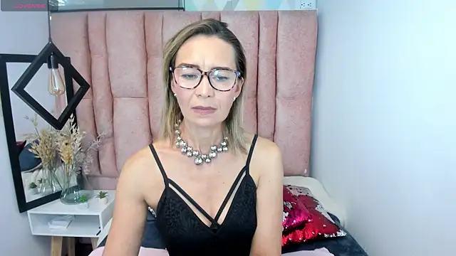 Issa Milf   online show from May 15, 4:54 pm