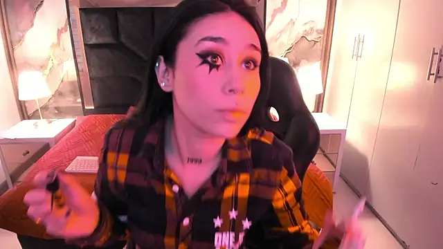 SusanVilla online show from November 21, 8:11 pm