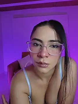 In-Ur-dreams online show from February 6, 7:06 pm