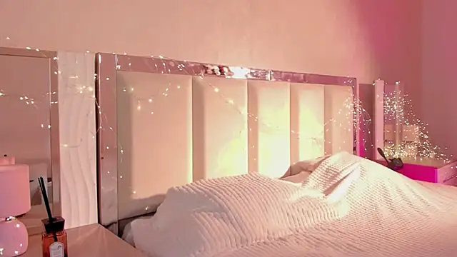 Violet Ferguson online show from November 19, 5:13 pm