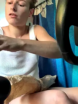 GoldenPussy1329 online show from October 18, 4:10 pm