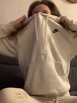 GoldenPussy1329 online show from March 6, 11:11 pm