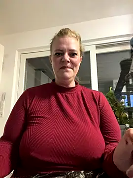 Curvyveri93 online show from October 4, 6:45 pm