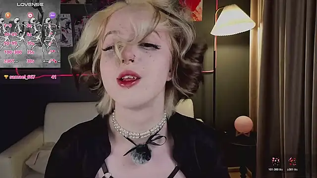 luna son online show from April 8, 10:34 pm