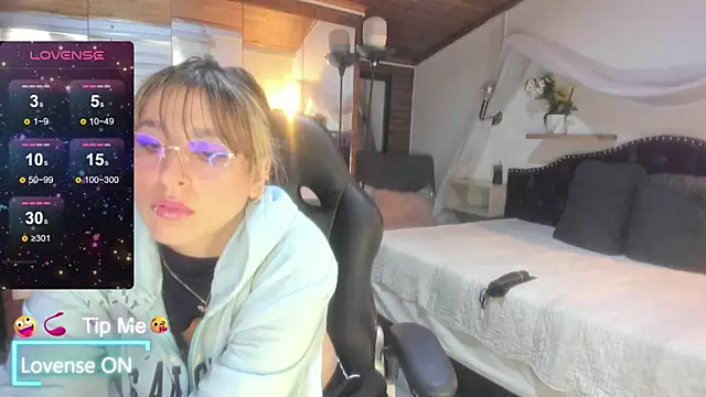 sophialyh 1 online show from April 30, 5:40 pm