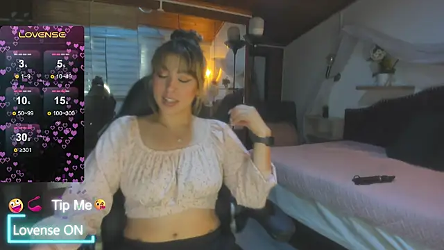 sophialyh 1 online show from May 26, 1:21 pm