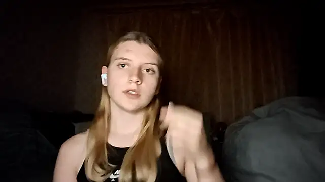 LynteriLain online show from October 17, 9:40 pm