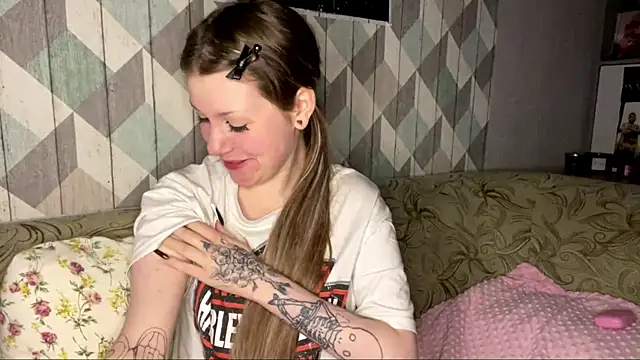 RebelKitsune online show from December 1, 6:54 pm