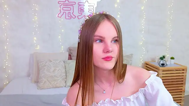 Lili Lohan online show from May 15, 5:22 am