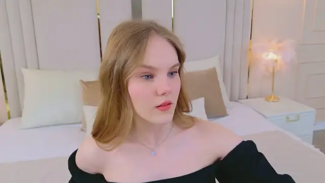 Lili Lohan online show from May 7, 5:01 am