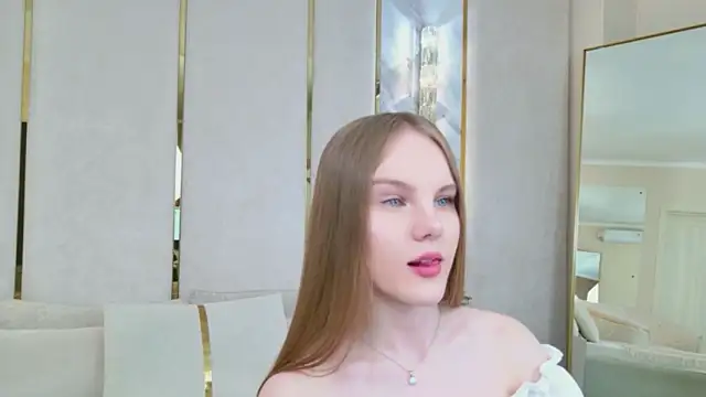 Lili Lohan online show from May 27, 5:04 am