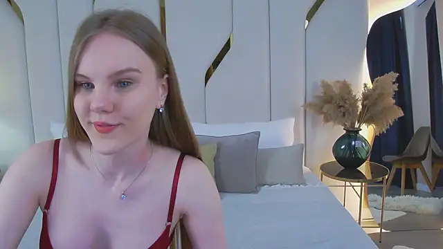 Lili Lohan online show from May 4, 5:22 am