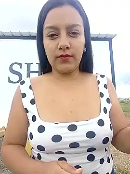 Sexy Nayra outdoors online show from October 6, 6:12 pm