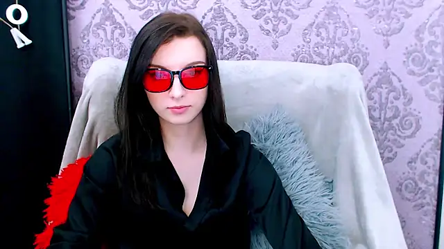 DominantLuna online show from February 19, 8:40 pm