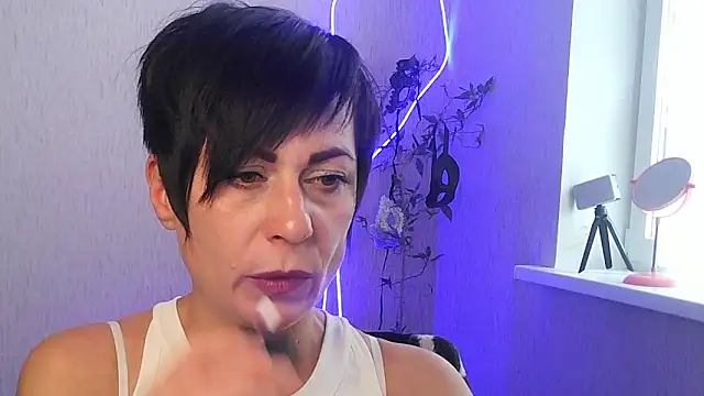 Ashley Brookss online show from November 10, 10:54 am