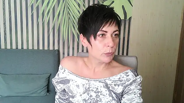 Ashley Brookss online show from October 23, 10:10 am